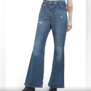 NWT Levi’s 70s High Flare Take It Out Jeans - 28